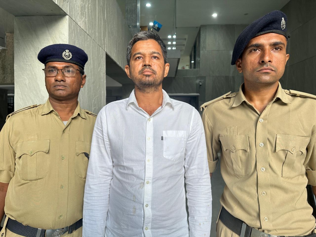 Gujarat: शराब की हेराफेरी में लिप्तता पर एसएमसी का हेड कांस्टेबल गिरफ्तार
