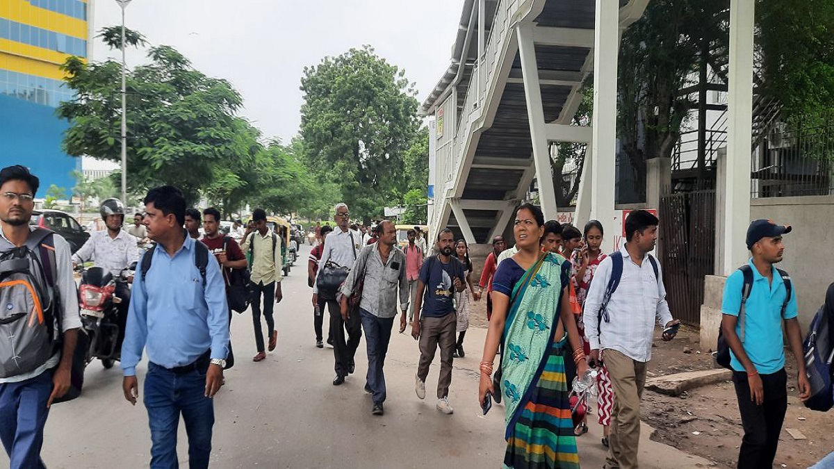 Ahmedabad: ऑटो चालकों की हड़ताल से ट्रेन और बस यात्री हुए परेशान