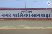 Dungarpur Sagwara Nagar Palika building demolition matter heated up 4 officers notice served reply sought in 15 days