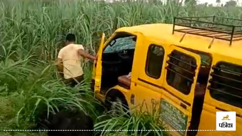 School Van lost control and fell into field in Bijnor