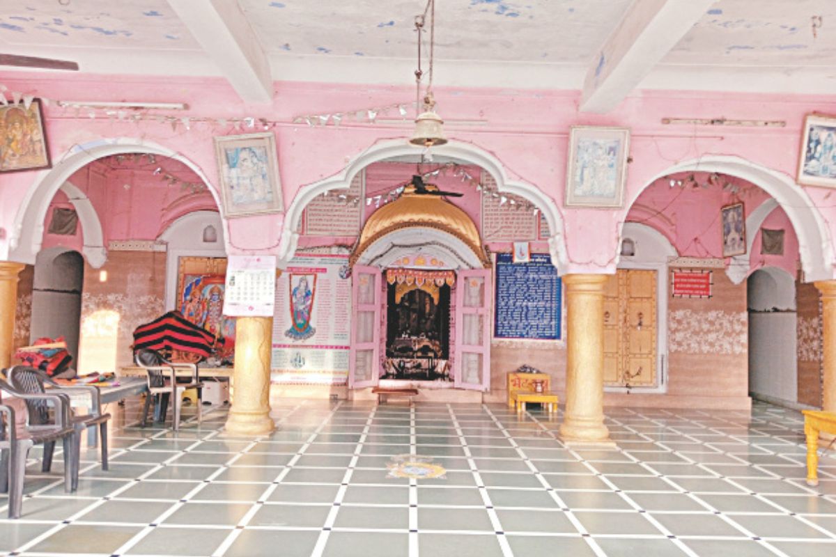 Sawan 2025: ब्रिटिशकाल में बना 105 साल पुराना रेलवे शिव मंदिर, आज भी गूंजते हैं
भोलेनाथ के जयकारे