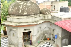 सावन के सोमवार को शिवलिंग से आकर लिपट जाता है नाग, राजस्थान के इस जिले में स्थित
है ये अनूठा शिव मंदिर - image