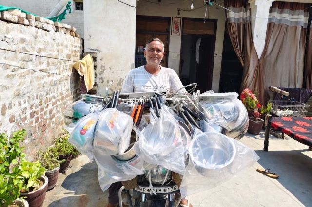 Success Story: कबाड़ बीनते समय बजी मोबाइल की घंटी, बेटी की कामयाबी पर खुशी से छलके पिता के आंसू