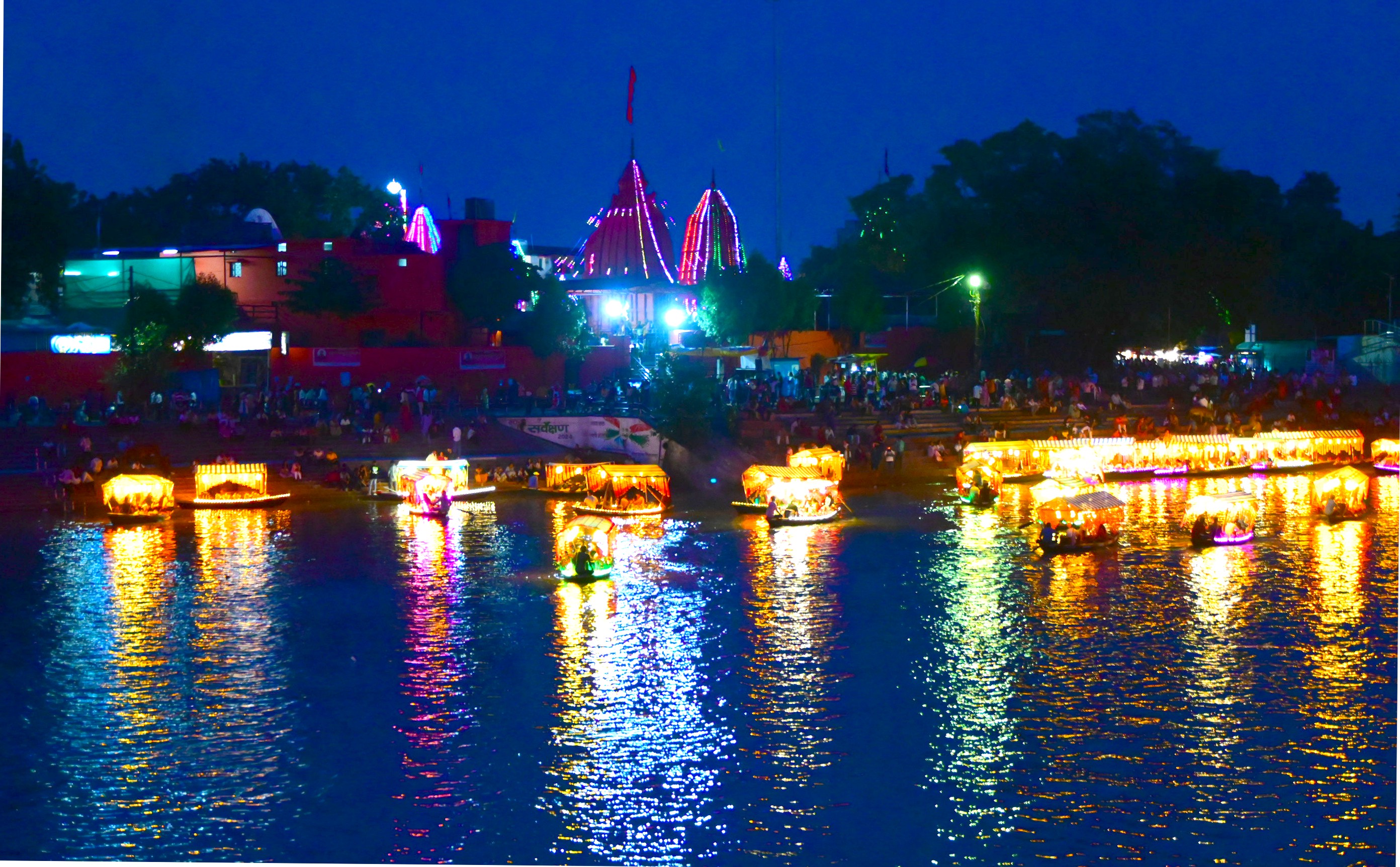 पहला सावन सोमवार आज! महादेव घाट में श्रद्धालुओं की भीड़, हर-हर महादेव से
गूंजेंगे मंदिर…