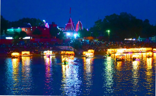 पहला सावन सोमवार आज! महादेव घाट में श्रद्धालुओं की भीड़, हर-हर महादेव से गूंजेंगे मंदिर...