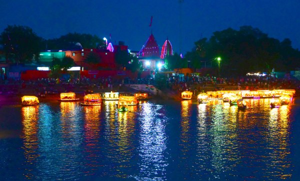 पहला सावन सोमवार आज! महादेव घाट में श्रद्धालुओं की भीड़, हर-हर महादेव से गूंजेंगे मंदिर...