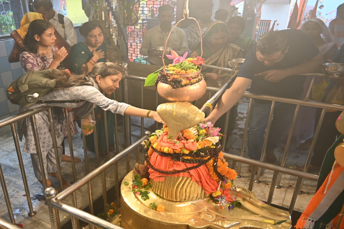 Video : बंजारेश्वर महादेव में भक्त पहुंचे जल चढ़ाने
