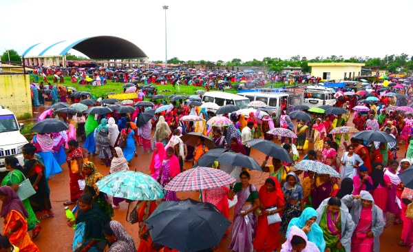 नवा रायपुर में मितानिनों का हल्लाबोल(photo-patrika)