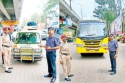 स्कूली बसों पर परिवहन विभाग की सख्ती : टैक्स बकाया, बीमा न होने पर दो बसों का
चालान - image