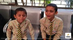 अमरोहा में वैन-पिकअप भिड़ंत में टीचर और बच्ची की गई जान, 12 छात्र घायल, टक्कर के
बाद मचा कोहराम - image