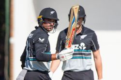 SA vs NZ T20i Tri Series: रॉबिंसन के तूफान में उड़ा साउथ अफ्रीका, न्यूजीलैंड ने
21 रनों से रौंदा - image