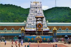 तिरुपति बालाजी मंदिर में काम कर रहे 4 गैर-हिंदू कर्मचारियों को क्यों किया
सस्पेंड, जानें क्या है पूरा मामला - image
