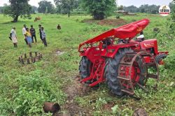 Tractor accident: सडक़ किनारे काटकर रखा गया था पेड़, टकराकर पलट गया ट्रैक्टर,
युवक की मौत - image