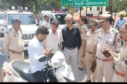 ट्रैफिक नियमों को तोड़ने वाले वाहन चालकों को जुर्माना, लाइसेंस भी कर रहे निलंबित(photo-patrika)