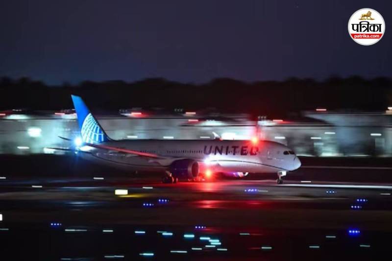 United Airlines Boeing 787 Engine Failure