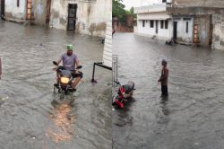 Red Alert in Rajasthan: सावन की झमाझम, कई जिलों में रेड अलर्ट, स्कूल-फैक्टियां
बंद, कोटा बैराज के खोले 5 गेट - image