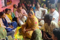 झालावाड़ स्कूल हादसा: वसुंधरा राजे ने पीड़ित परिवारों से की मुलाकात, नौकरी का
ऑफर लेटर सौंपा; दिया ये आश्वासन - image