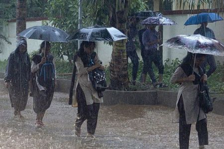 Very Heavy Rain Warning: चार जिलों में तबाही मचाएगा मानसून, 12 में बाढ़ और 21 जिलों में भारी बारिश की चेतावनी, IMD का डबल अलर्ट