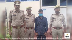 शिकायत पर पहुंचे पुलिसकर्मियों पर ग्रामीणों ने किया पथराव, टीम पर बरसे
लाठी-डंडे, मौके पर पहुंची कई थानों की फोर्स - image