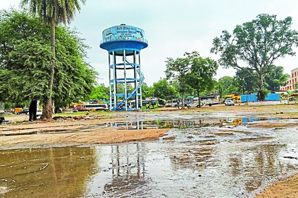जेल बगीचा में टंकी ओवरफ्लो, नालियों में बहता रहा पानी