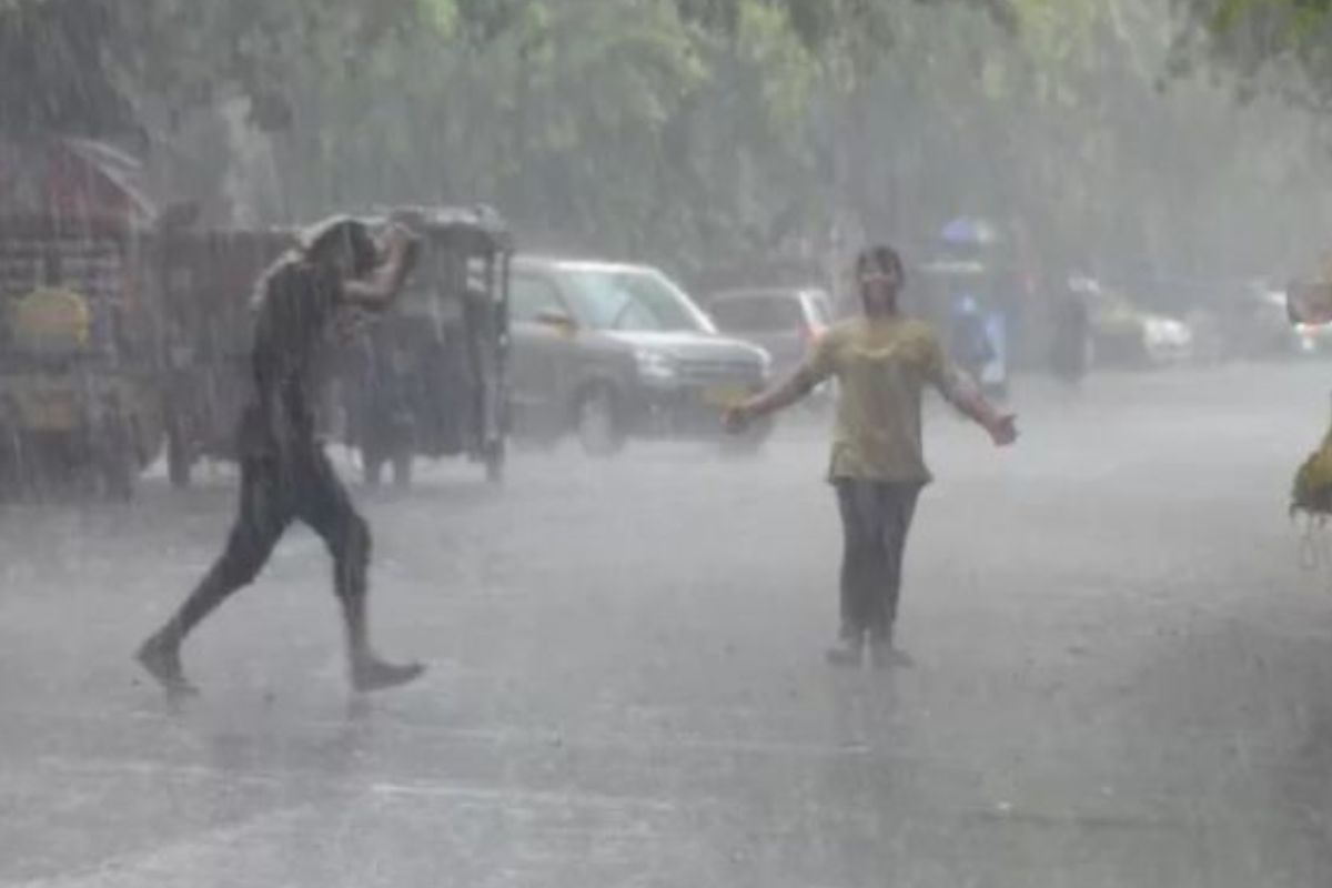 मानसून का कहर! नेशनल हाईवे समेत 247 सड़कें बंद, अब 18 जुलाई तक भारी से अतिभारी
बारिश का अलर्ट