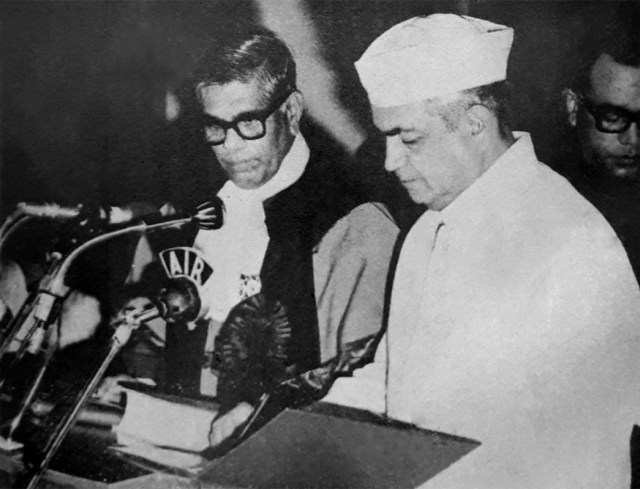 शपथ लेते सुखाड़िया