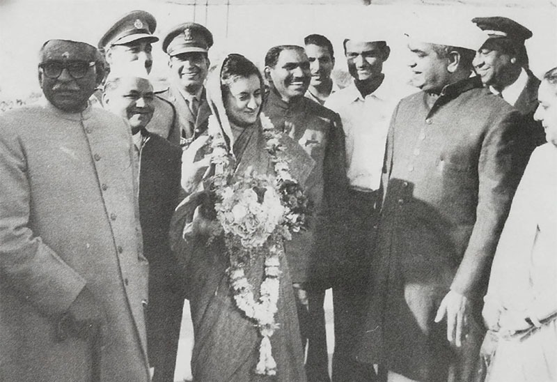इंदिरा गांधी के साथ सुखाड़िया