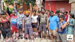 Sambhal News: DJ रोका तो भड़के कांवड़िए, पुलिस चौकी पर किया हंगामा, ASP ने
समझाकर कराया शांत - image