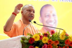खत्म हुई दिल्ली और महानगरों की दौड़, योगी सरकार जिलों में ही उपलब्ध करा रही
आईसीयू की सुविधा - image