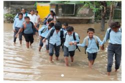 जोधड़ास सरकारी स्कूल का हाल बारिश में विद्यार्थियों की जान जोखिम में - image