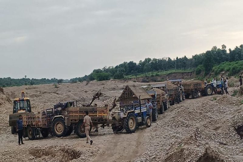 Illegal mining of gravel continues even in rainy season, machines are running in rivers despite Supreme Court's ban