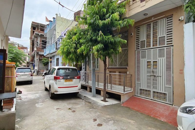 Income Tax Department raids the premises of eight tax professionals