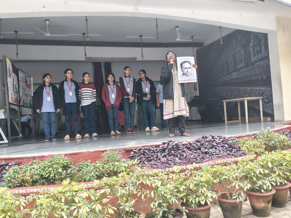सार्वजनिक शिक्षा की रक्षा के लिए उठाई आवाज