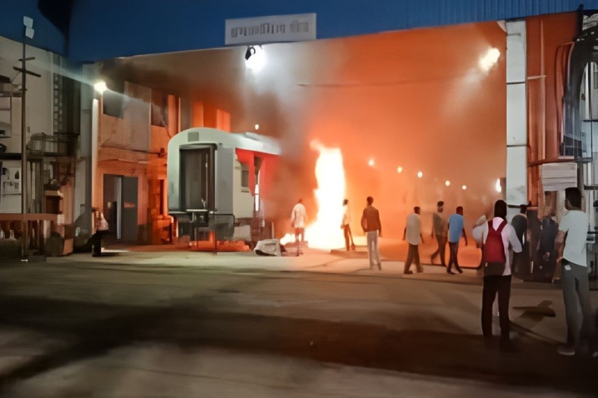 अजमेर के रेलवे कैरिज कारखाने में लगी आग, कर्मचारियों ने कड़ी मशक्कत के बाद पाया
काबू