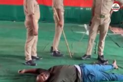 आजमगढ़ में अखिलेश यादव की सुरक्षा में बड़ी चूक! मंच के करीब पहुंचा अज्ञात युवक - image
