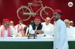 अखिलेश यादव की प्रेस कॉन्फ्रेंस में अचानक लगने लगे ठहाके, शाहजहांपुर से आए तालिब
ने ऐसा क्या कह दिया? - image