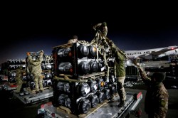 Russia-Ukraine War: यूक्रेन को बड़ा झटका, अमेरिका ने अहम हथियारों की सप्लाई पर
लगाई रोक - image