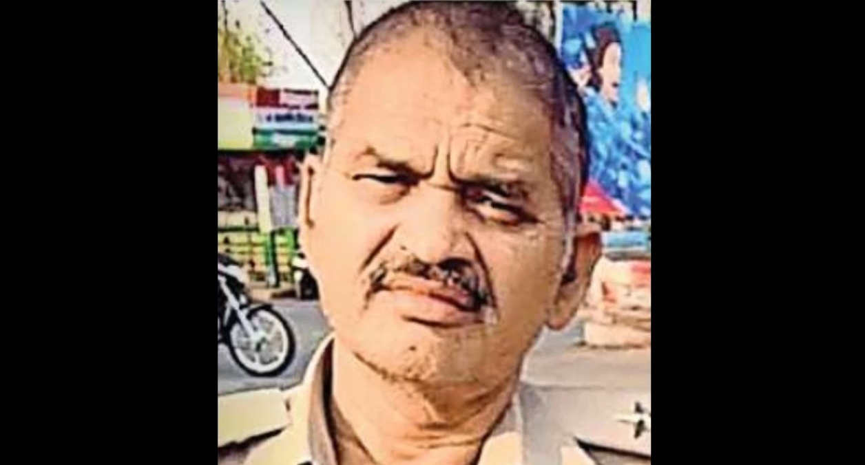 स्टूल पर अच्छे खासे बैठे एएसआई अचानक गिरे और तोड़ दिया दम…
