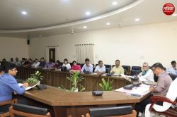 यूपी के इस जिले में 1 ट्रिलियन डॉलर इकोनॉमी पर फोकस, डीएम बोले- हर गांव, हर
किसान बनेगा तरक्की की कहानी का हिस्सा - image