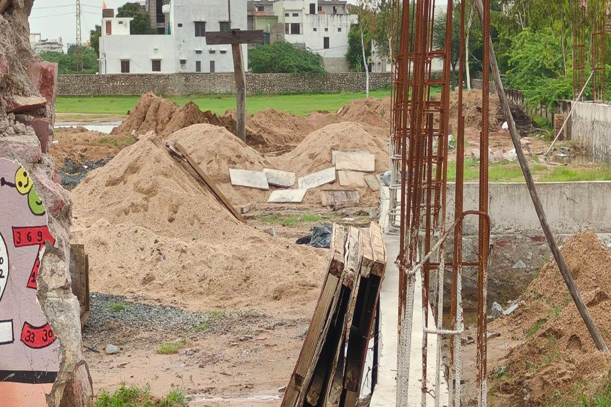 Rajasthan: मानसून सीजन में बजरी लीज क्षेत्र बंद, फिर भी राजस्थान के इस जिले में
लगे हैं ढेर, जानें मामला