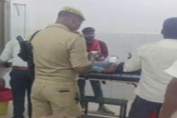 बलियाः ताजिया के जुलूस को लेकर बवाल, गोलियां चलीं, कई घायल - image