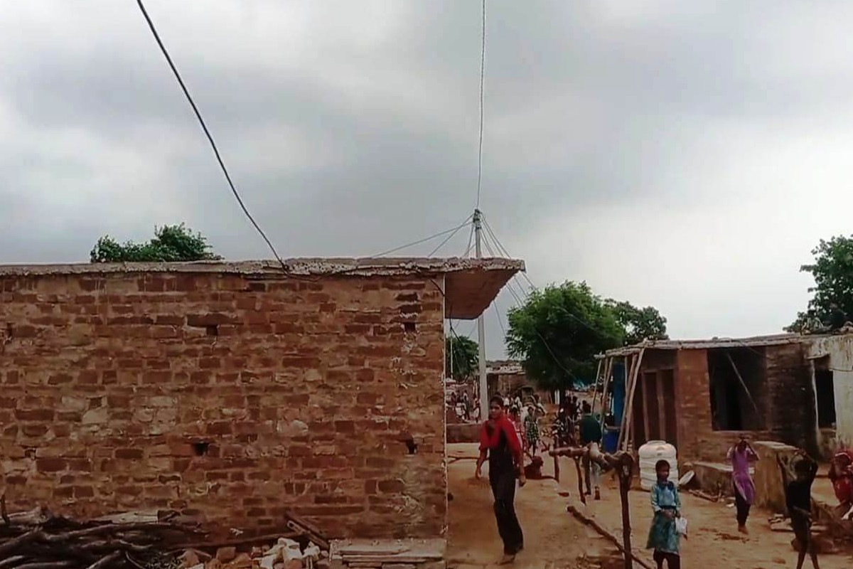 ग्रामीणों का दर्द सुन आधी रात जंगल में पहुंचे कलक्टर, चंद दिनों में कर दिया ऐसा
काम, घरों में छाई ‘खुशियां’