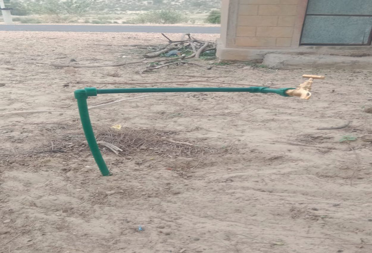 बॉर्डर पर दम तोड़ रही सरकारी योजनाएं: बिजली पहुंची ना पानी मिला