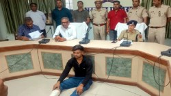 गोली मारकर हत्या का मामला : बोले आरोपी-बड़े दादा बन रहे हो, अब देखते हैं तुहें
कौन बचाता है, और मार दी गोली - image