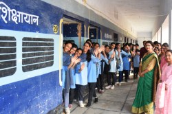 राजस्थान में आज से खुल गए स्कूल, बीकानेर में क्लास रूम बना रेलगाड़ी का डिब्बा;
बच्चों के खिल उठे चेहरे - image