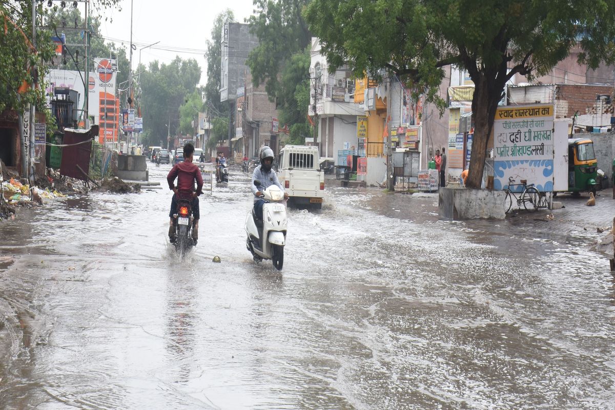 सावन की झड़ी ने बुझाई तपिश, बीकानेर तरबतर, औसत से 56% ज्यादा भीगा बीकानेर, अभी
और बरसेंगे बादल