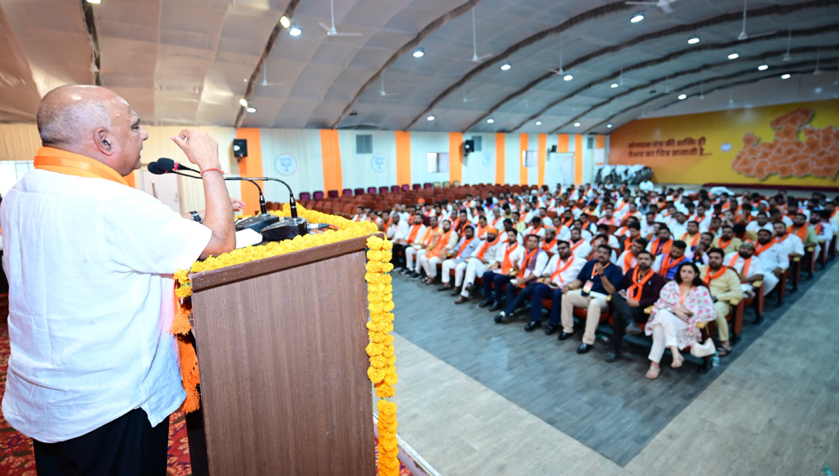 Hemant Khandelwal's big statement on those who put big photos on hoardings