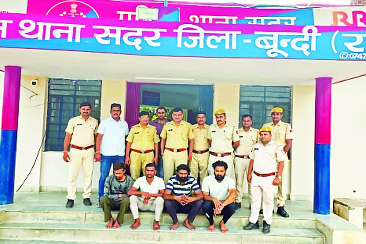 लूट के वारदात का खुलासा, 5 आरोपी गिरफ्तार, वाहन जब्त
