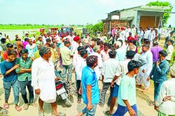 पानी की निकासी करवाने की मांग को लेकर किसानों ने लगाया जाम - image