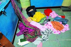 सोने चांदी के आभूषण व डेढ़ लाख रुपए चोरी, प्राथमिकी सौंपी - image